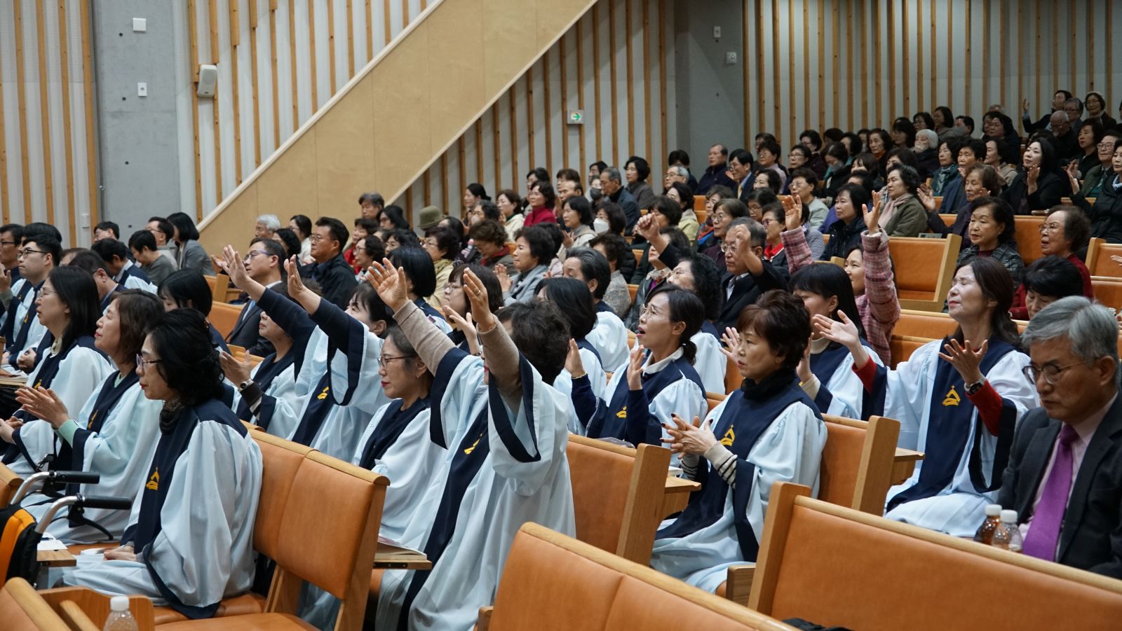 2025.11.10 R2 동래중앙 심령부흥회 1일차 (41).JPG