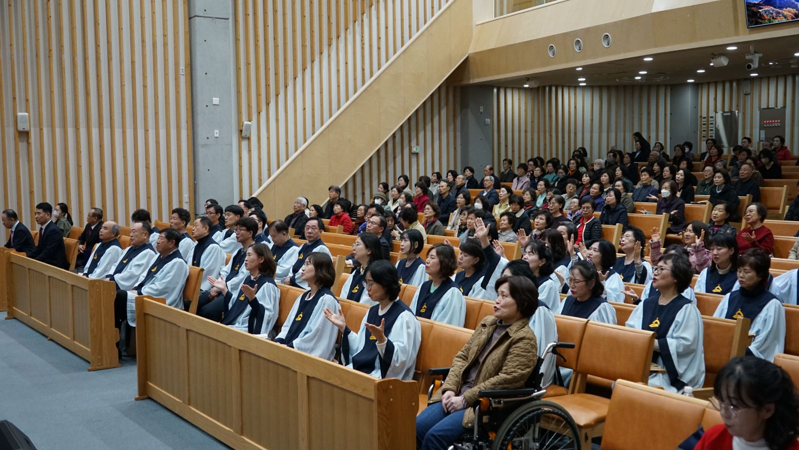 2025.11.10 R2 동래중앙 심령부흥회 1일차 (7).JPG