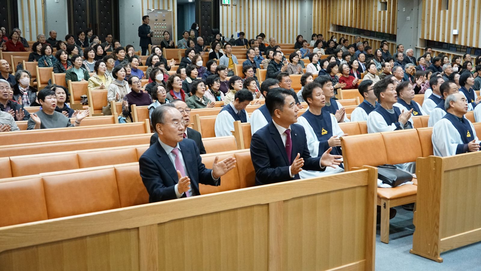 2025.11.10 R2 동래중앙 심령부흥회 1일차 (12).JPG