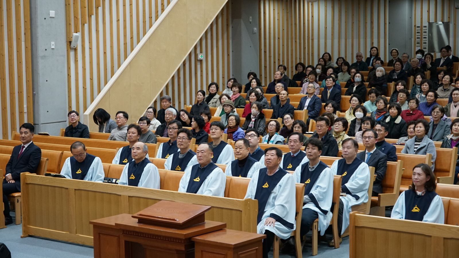 2025.11.10 R2 동래중앙 심령부흥회 1일차 (87).JPG