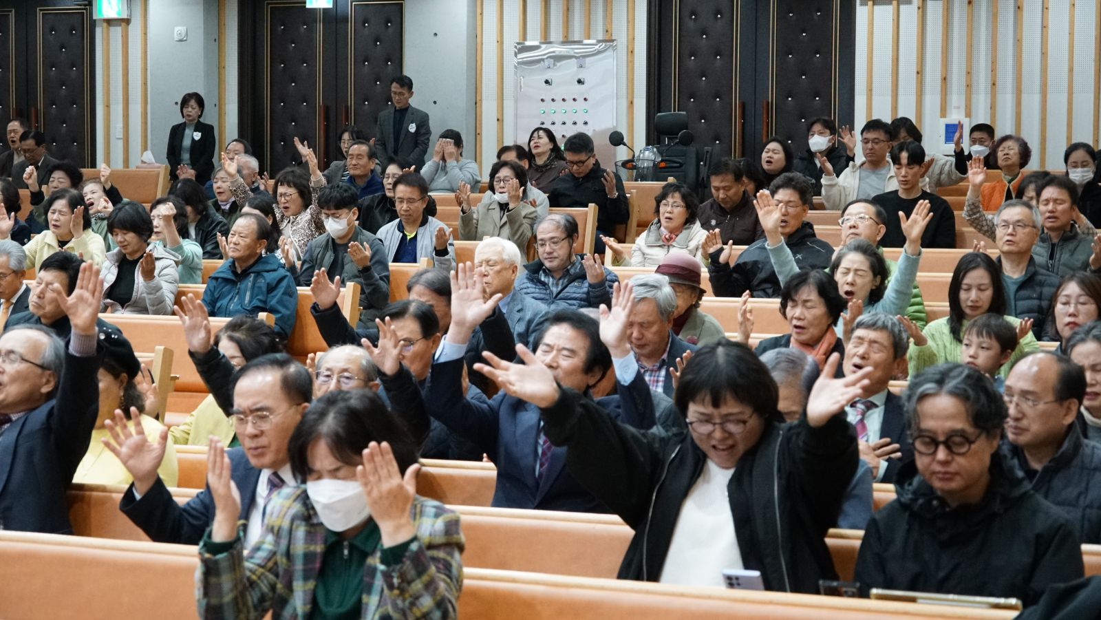 2025.11.11 R2 동래중앙 심령부흥회 2일차 (37).JPG