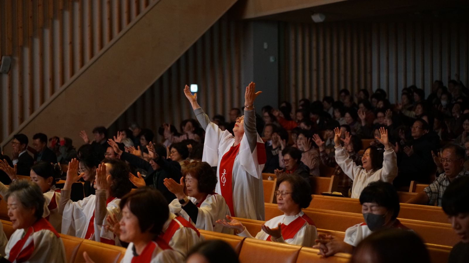 2025.11.12 R2 동래중앙 심령부흥회 3일차 (82).JPG