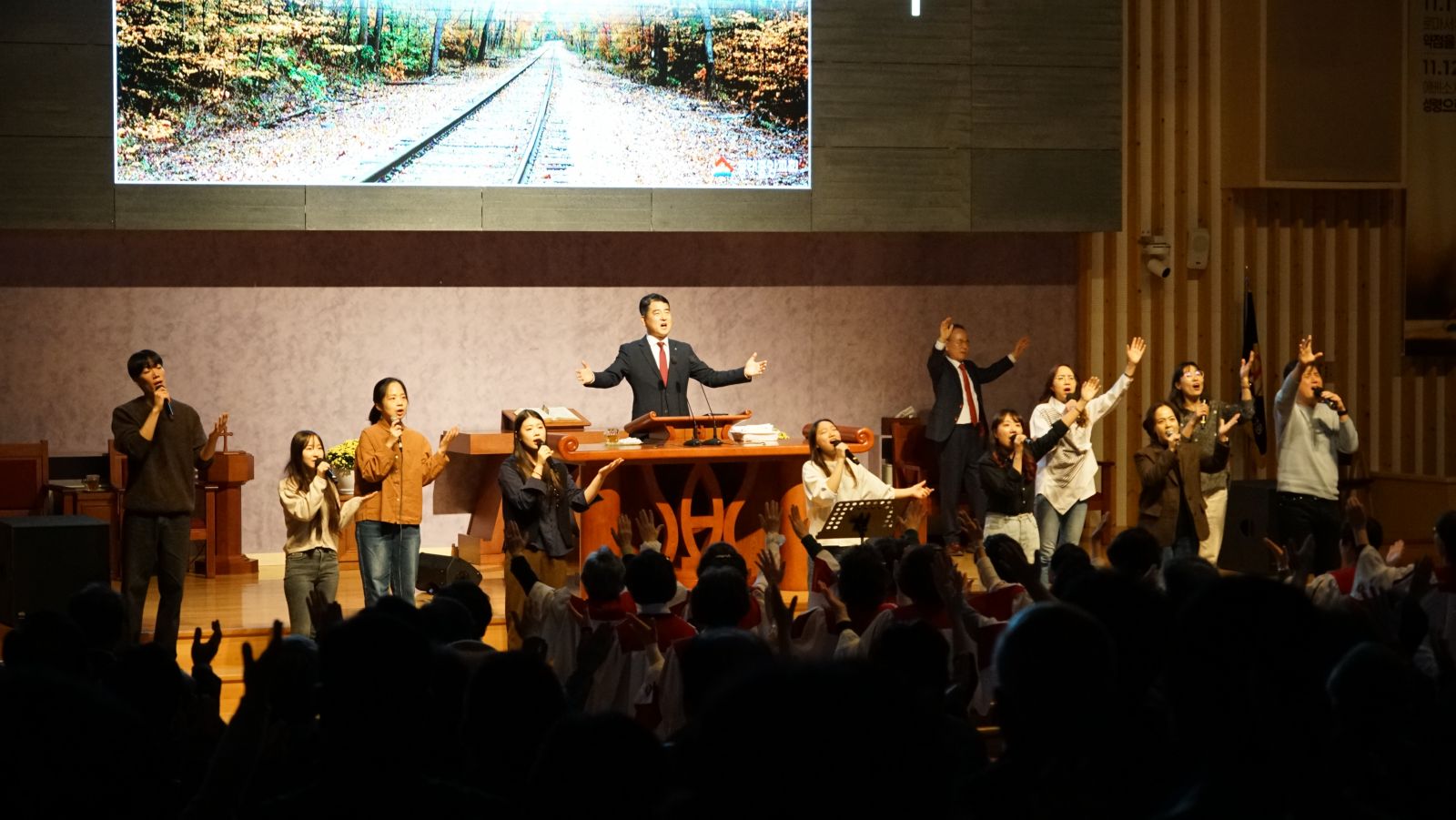 2025.11.12 R2 동래중앙 심령부흥회 3일차 (110).JPG