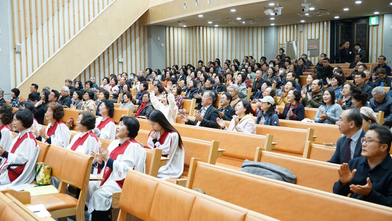 2025.11.12 R2 동래중앙 심령부흥회 3일차 (15).JPG